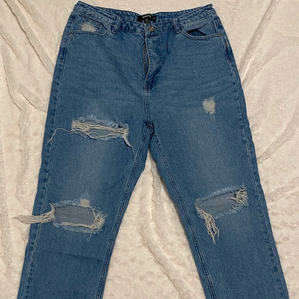 missguided distressed mom / boyfriend jeans